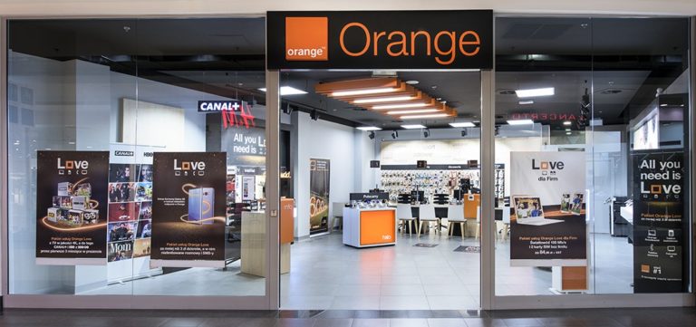 Systemy CCTV w salonach Orange